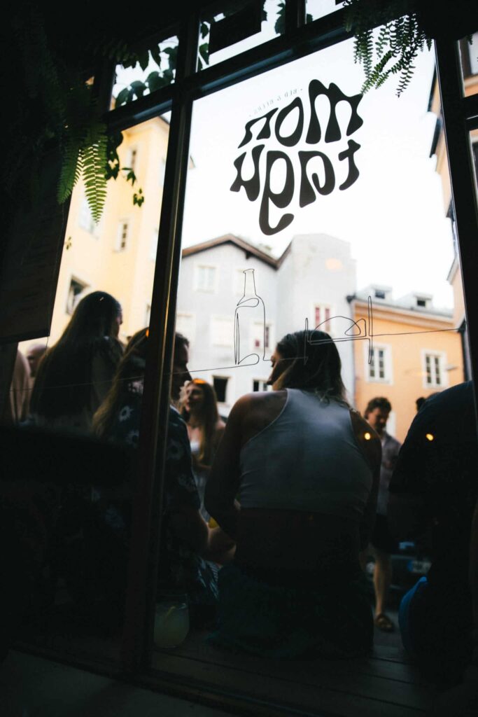 Montagu Bed And Beers Cocktail Bar Hostel Innsbruck Austria Outdoor Scaled 1