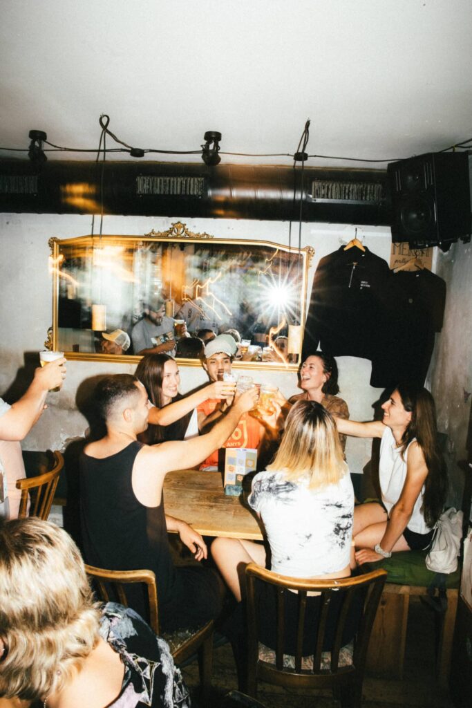 Montagu Bed And Beers Cocktail Bar Hostel Innsbruck Austria Party Family Scaled 1