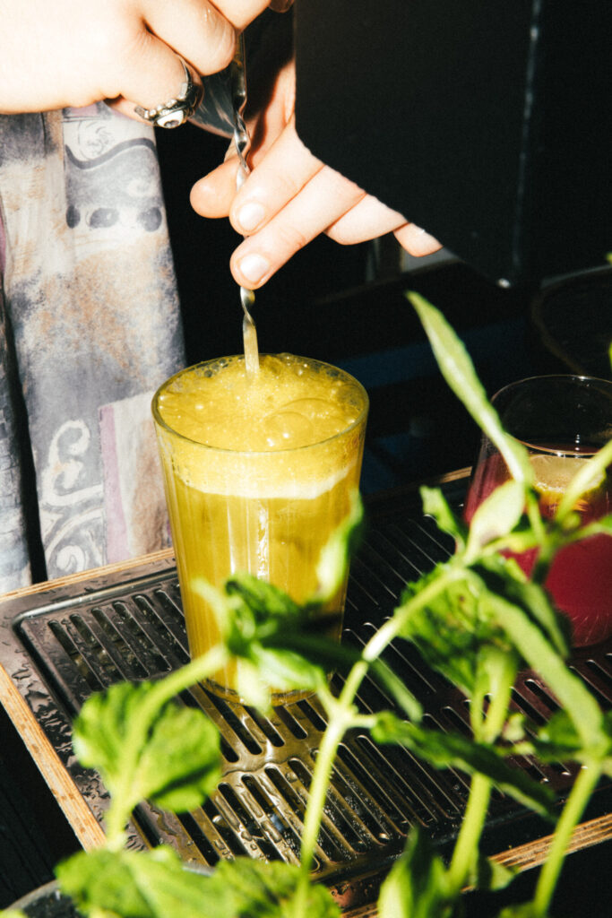 Montagu Bed And Beers Cocktail Bar Hostel Innsbruck Austria Scaled 1