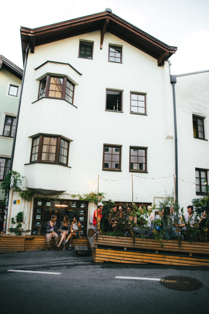 Montagu Bed And Beers Cocktail Bar Hostel Innsbruck Austria Spring Vibes Scaled 1