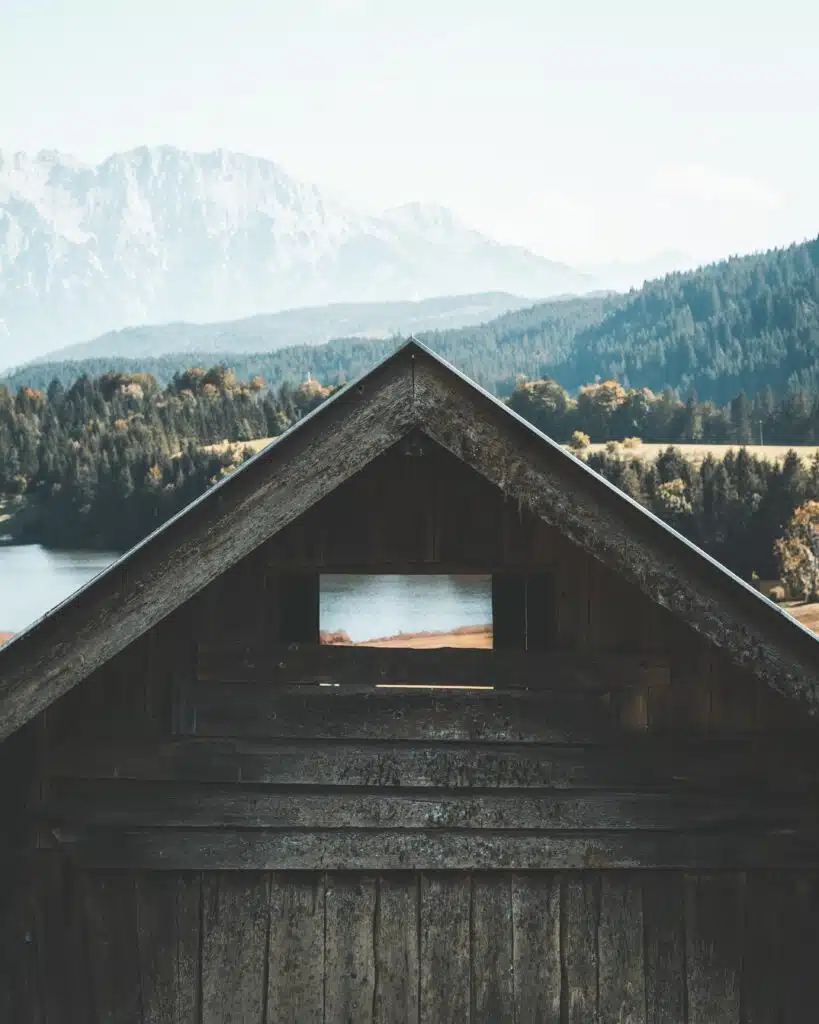Foto zeigt Panorama aus Innsbrucks Hostel Montagu
